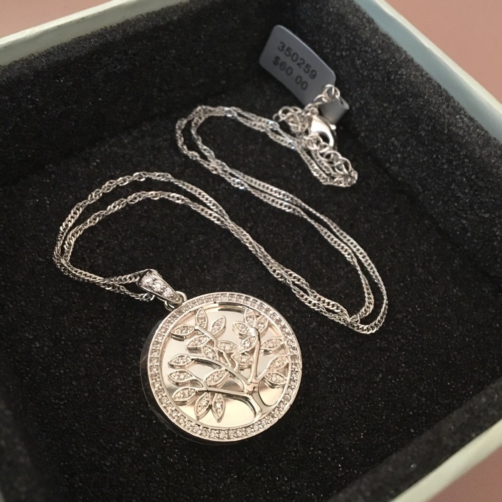 BNWT beautiful tree necklace - sterling silver